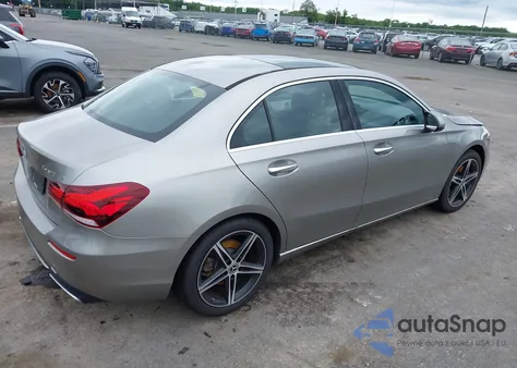 2019 Mercedes-Benz A 220 4Matic z USA, uszkodzony, nr VIN WDD3G4FB1KW025861
